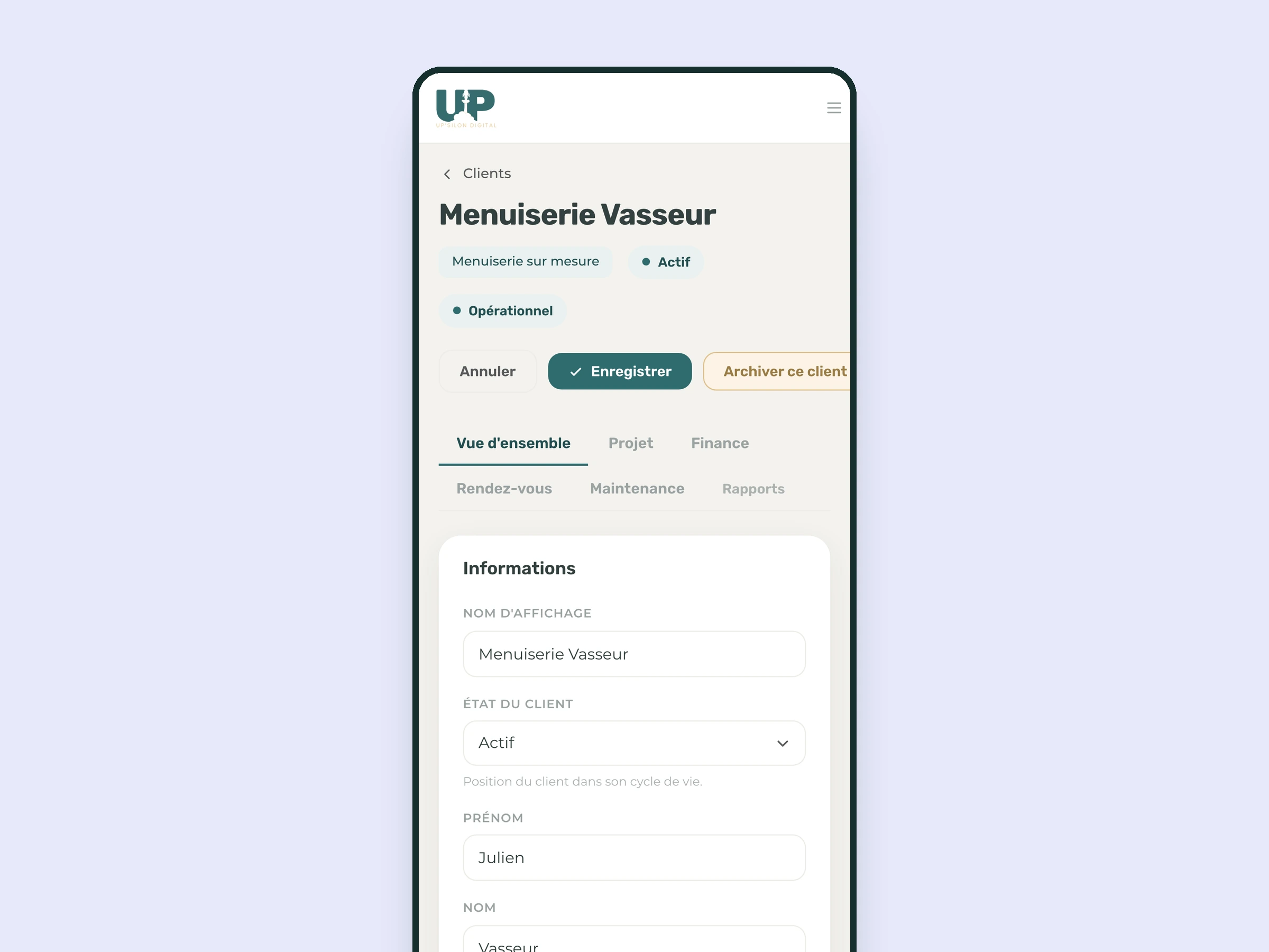 Copilote 2 Fiche client de Copilote sur téléphone : nom du client, statut actif et onglets Vue d'ensemble, Projet, Finance, Rendez-vous, Maintenance et Rapports (données fictives).